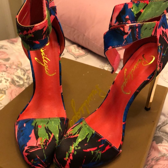 Heels - Picture 1 of 4